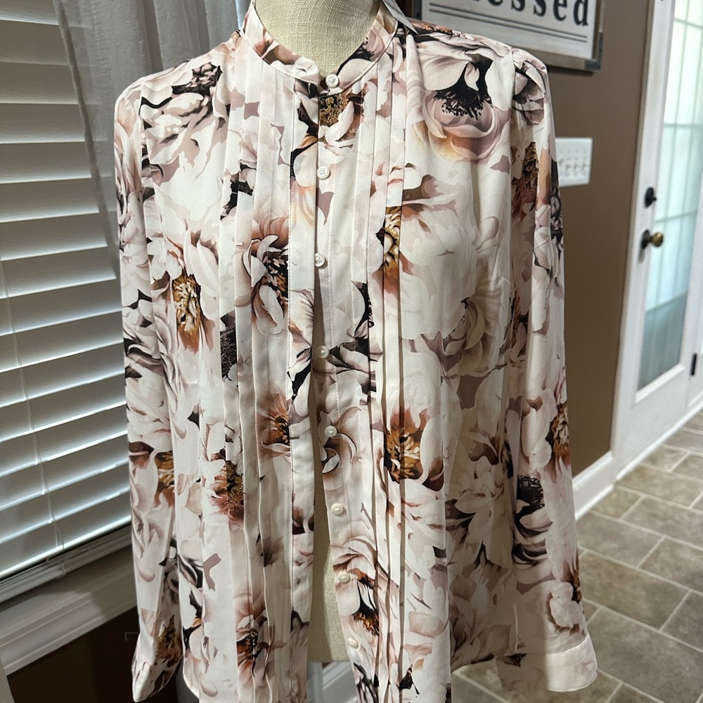 Express Slim Floral Pleated Portofino Shirt.
